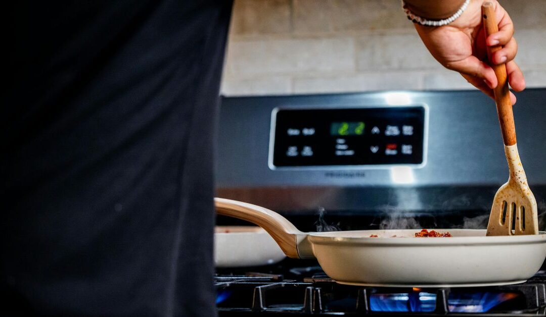Kitchen Essentials Every Everyday Chef Needs in 2026: Smart Tools for Flavorful, Effortless Cooking